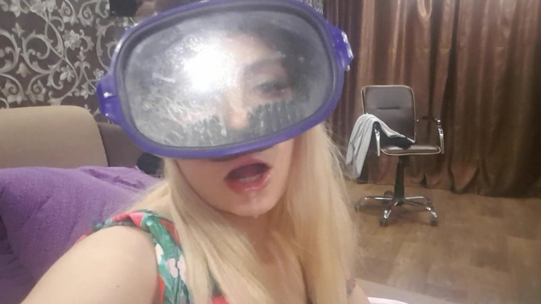 LarisaCum: Mask and new swimsuit, I caress myself and it's so...