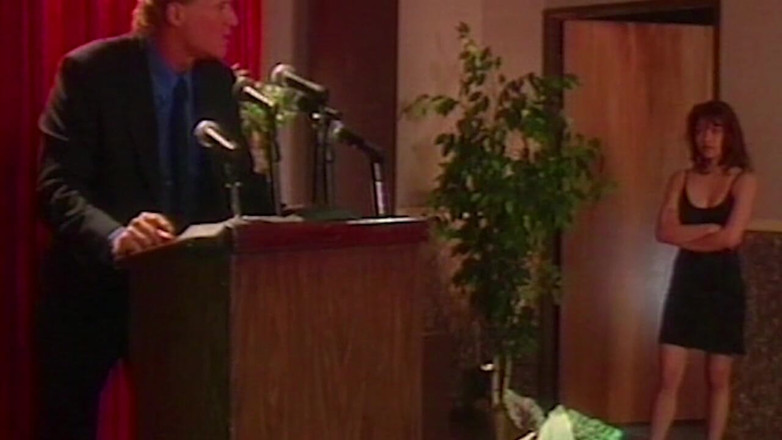 NAUGHTYPOLSKA: Спокусливий президент пожирає свою гарячу брюнетку