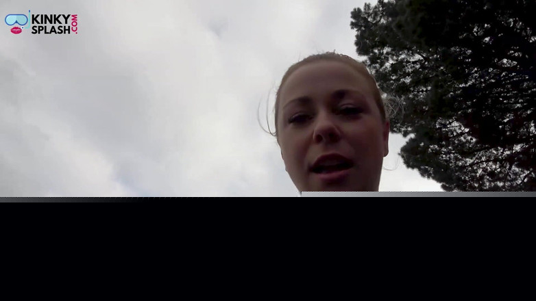 UKCuteGirl: Wetsuit Giantess发现一个小玩具挑逗