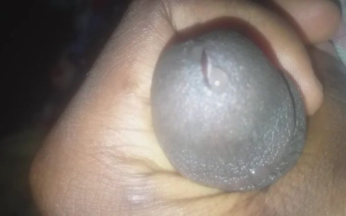 Badman4606: Eu o peguei se masturbando no quarto dele.