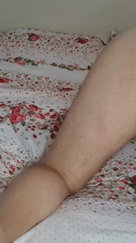 Inserimenti anali estremi dei giocattoli. Scopata profonda il culo di mio marito con un enorme distruzione anale con plug anale da 45 cm