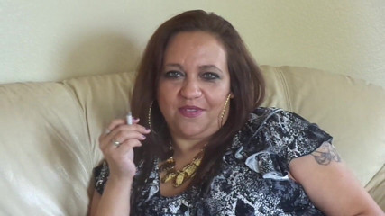 BBW nurse Vicki adventures with friends: Freak hace una breve provocación para esos amantes fumadores