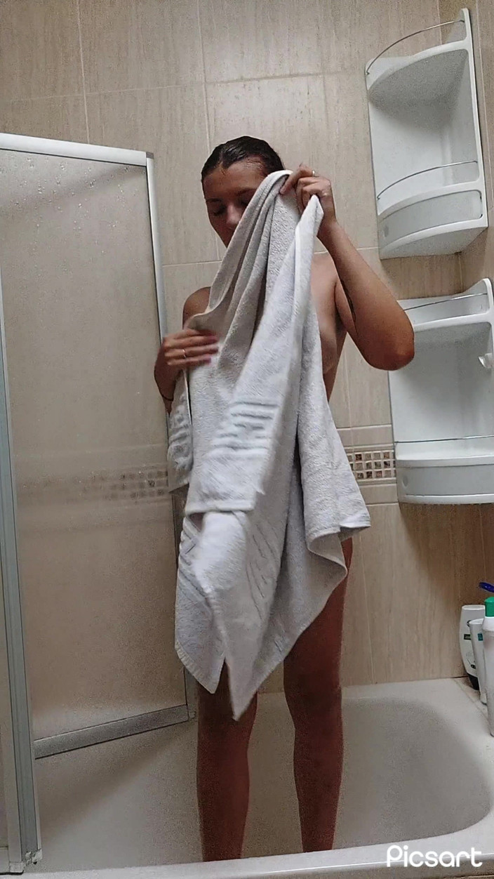 Softbrattypuppy: Sledujte mě ve sprše, aniž jsem si toho nevšimla