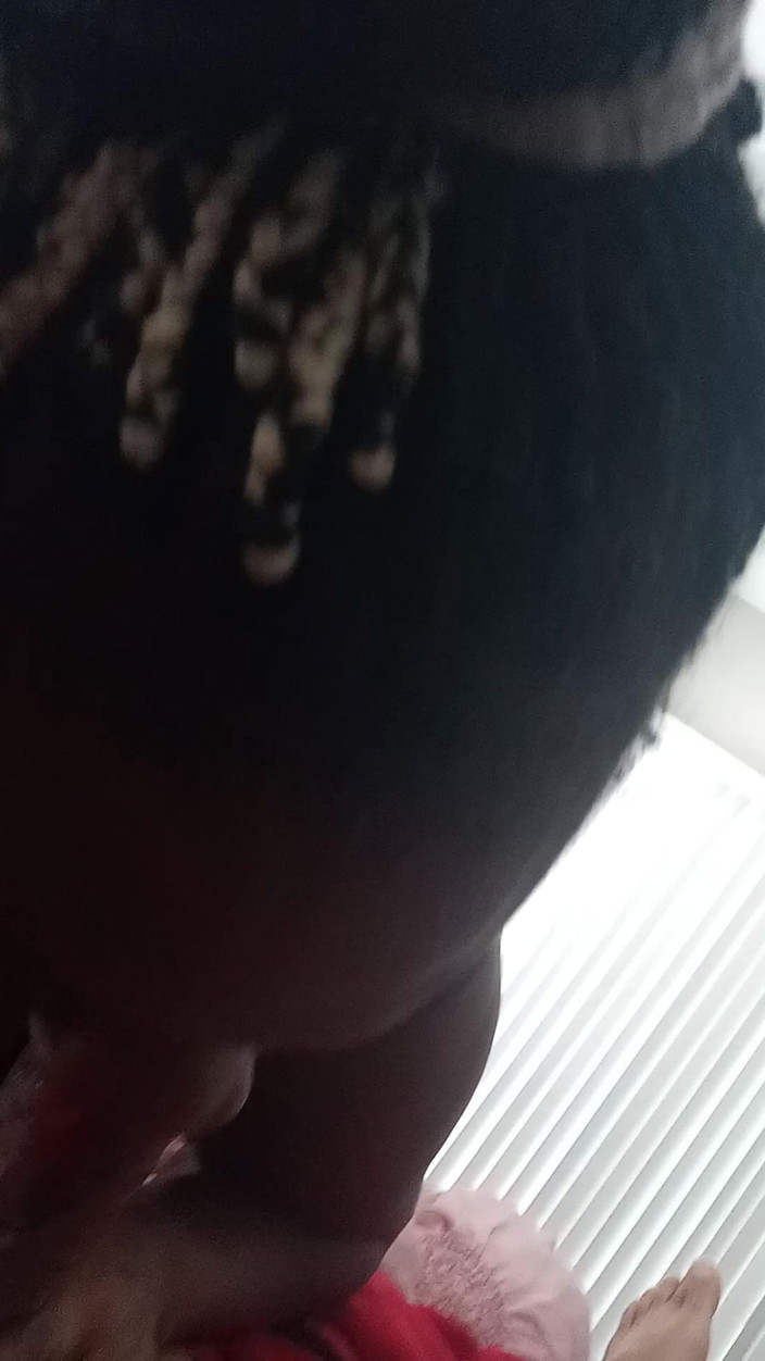 Lola Tha Pink Bunny: 진공 청소기 입술은 사탕을 바로 빨아