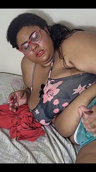 Futanari - ju la moglie monella è una figliastra che riceve un grosso cazzo tra le gambe e viene molto