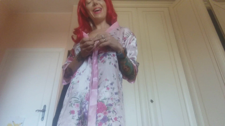 savannahamatoriale: Fartin hot stepmom!