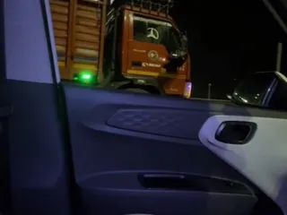 Desi Wife Flashing to Truckers and Sucking on Highway