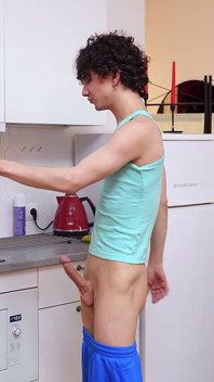 Twinkeyboy Larry Feeds Martin His Creamy Cock