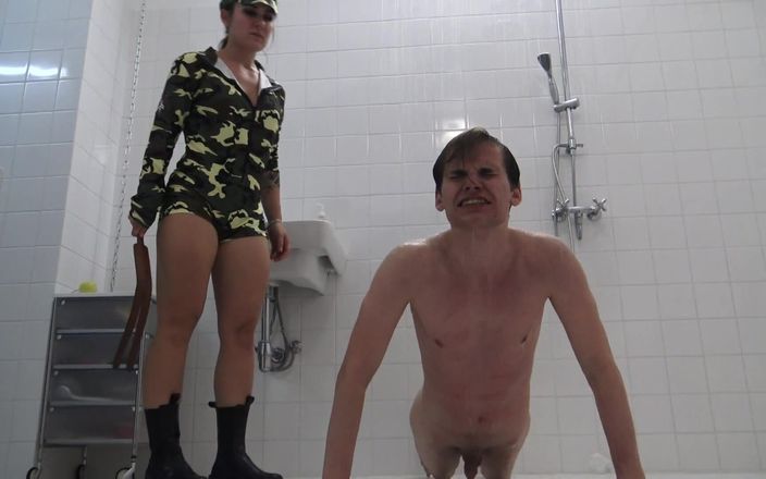 Femdom Austria: Військове навчання! Майор Cruel Reell негайно карає маленькі гріхи!