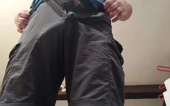 Kinky Guy: Adoro pisciare con il mio grosso cazzo