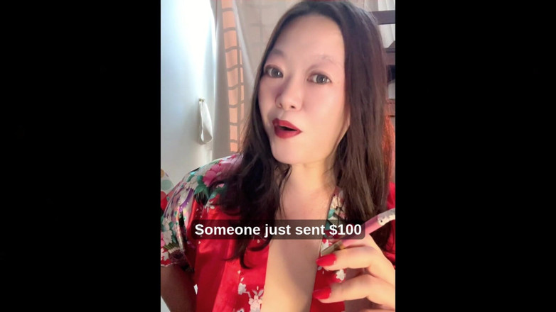 Smoking Asian: Мамка, яка курить ланцюгами: 2 цицька топлес, куріння sobranie + paypig знищення гаманця
