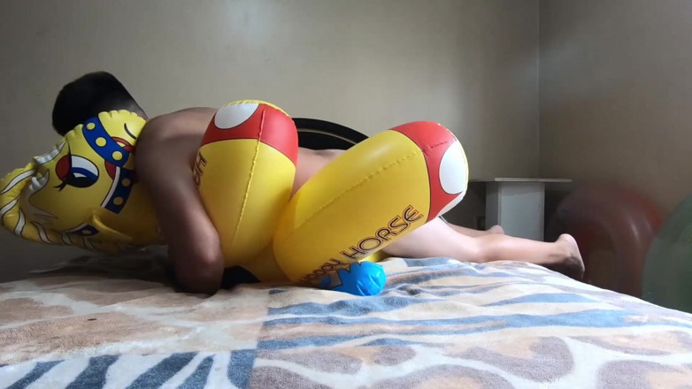 Inflatable Lovers: Giro gonfiabile