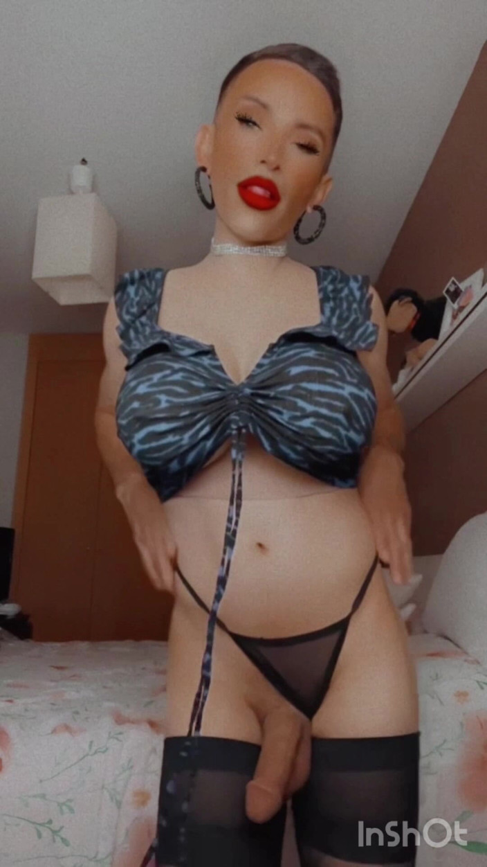 Sissy Slut Brianna: Ejaculează pe fața mea și spune-mi că ți-a fost dor de mine