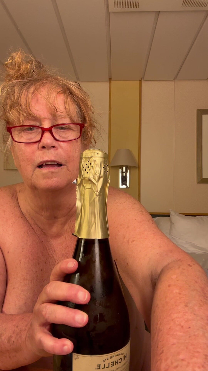 Big Ass 4 U: Ура зняти мій купальний костюм