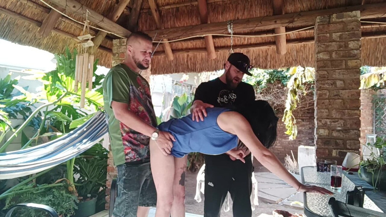 MysticBella: Soțului meu îi place când îi fut prietenii