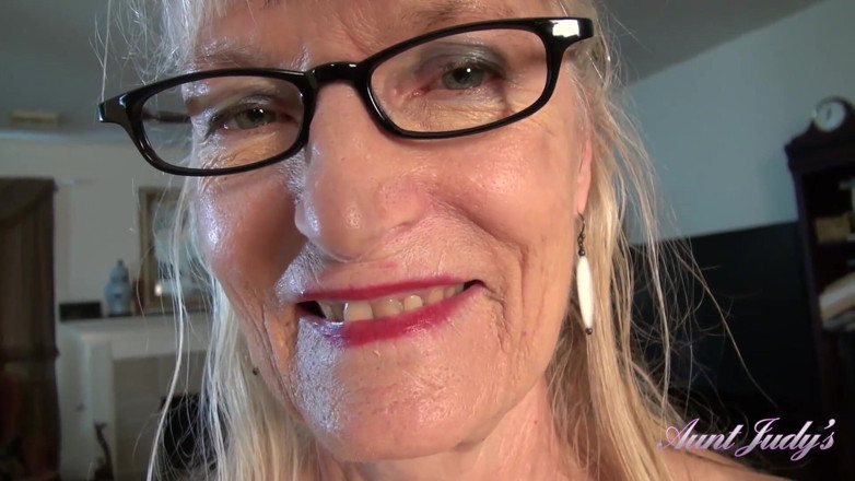 Aunt Judy's: AuntJudys - 69yo Texas amateur GILF Diane is your personal secretary