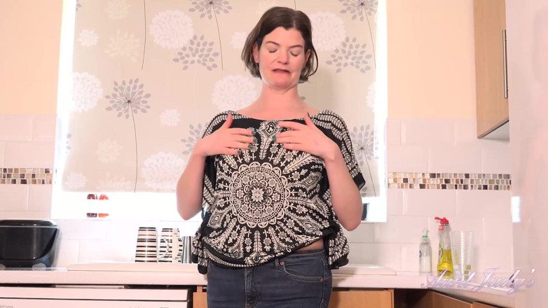 Aunt Judy's: AuntJudys - 44yo Amateur MILF Jenny gives you JOI in the kitchen