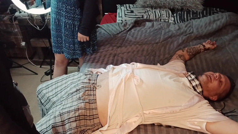 MysticBella: A quatro com Penetração dublada em quarto de hotel