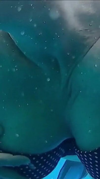 Interessieren sie sich dafür, blankziehende möpse und muschi an ungewöhnlichen Orten zu sehen? Ich zeige sie unter Wasser! Ganz besondere aussicht