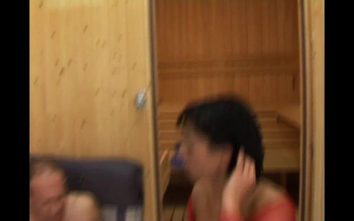 Fetish Desire: Renata Black berijdt een grote harde pik in de sauna