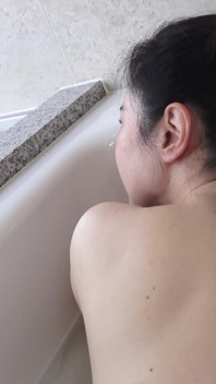Chlupatá japonská MILFka Ayane dostane její chlupatou kundičku ošukanou a vystříkanou cizincem