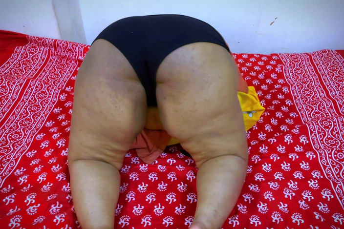 Your Boy's Cum: ビッグ・アス・ホット・アンティ・ライブショー