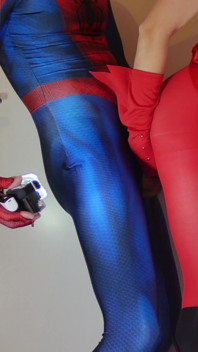 Sonya Durganova muestra medias rojas