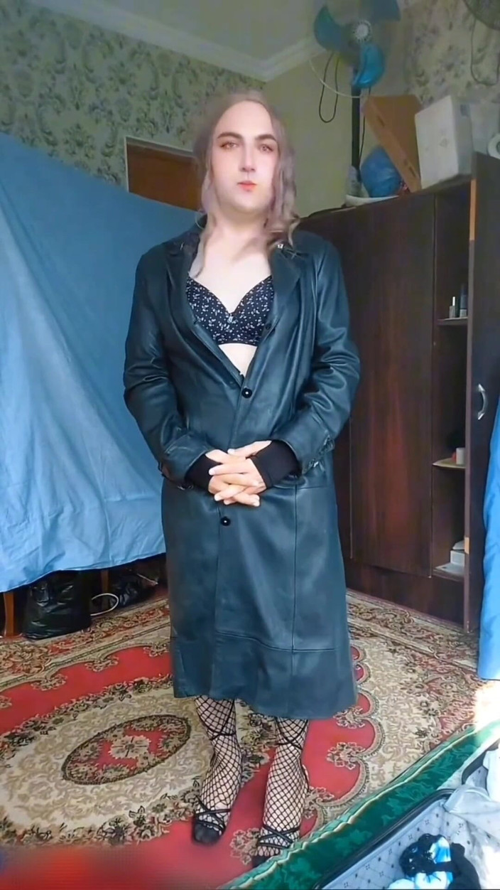 Kitty_Cross: Pantat bahenol crossdresser si cewek nakal dengan pantat bahenol ini...