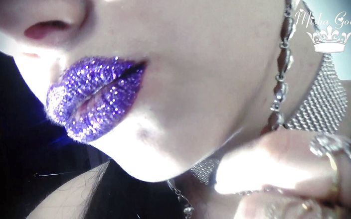 Goddess Misha Goldy: Фиолетовый блестящий поцелуй и вонючий губ