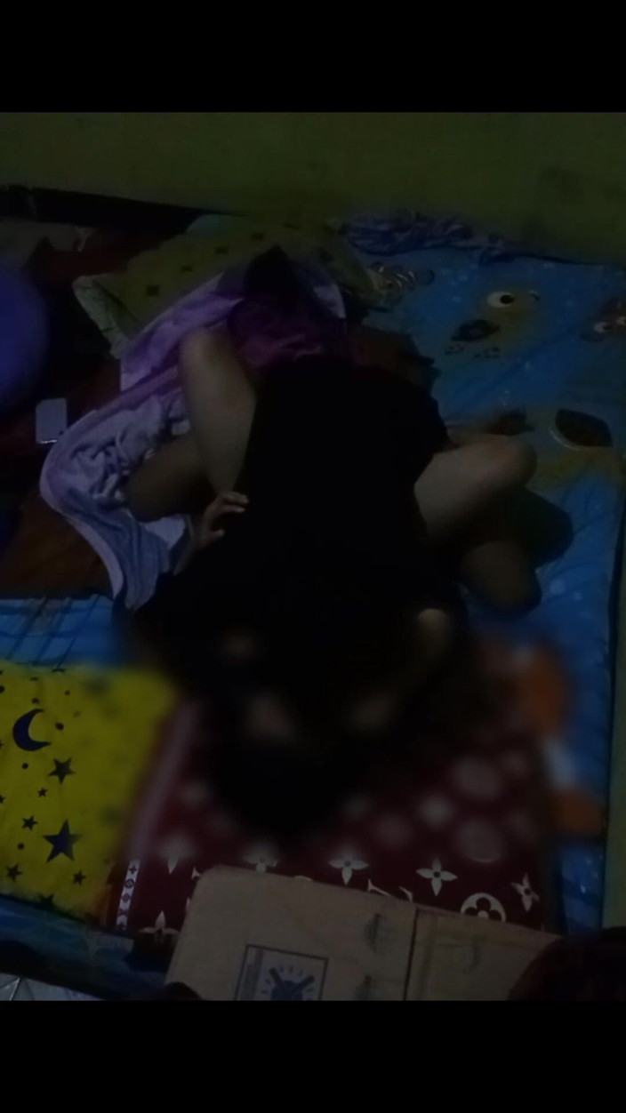 Famly sex: Užívala jsem si její panenskou kundičku, ale pokračovala jsem v...