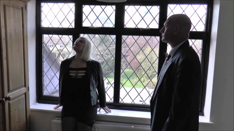 Older Women Club: Lacey Starr och Warren Gray knullade i tomt hus