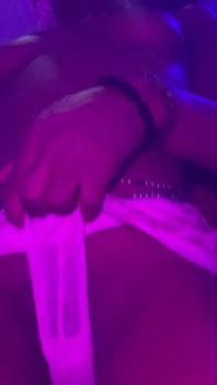 Ateşli zenci genç kız sert cock yakın çekimde balon götünü sikiyor gerçek ev yapımı amatör seksi dans
