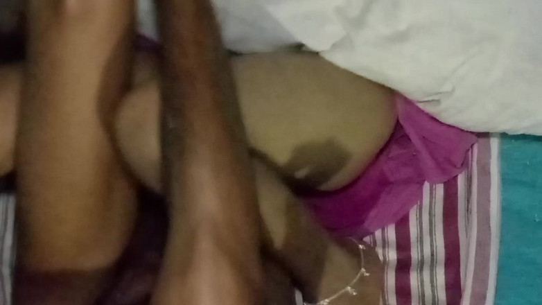 Mhsexy: Bihari Bhabhi belde haar buurvrouw en neukte hem door indiase...