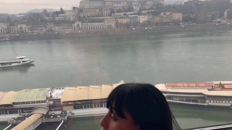 Adam Costa: VEDERE LA PERSOANA 1: curva cu aparat dentar vrea să fie...