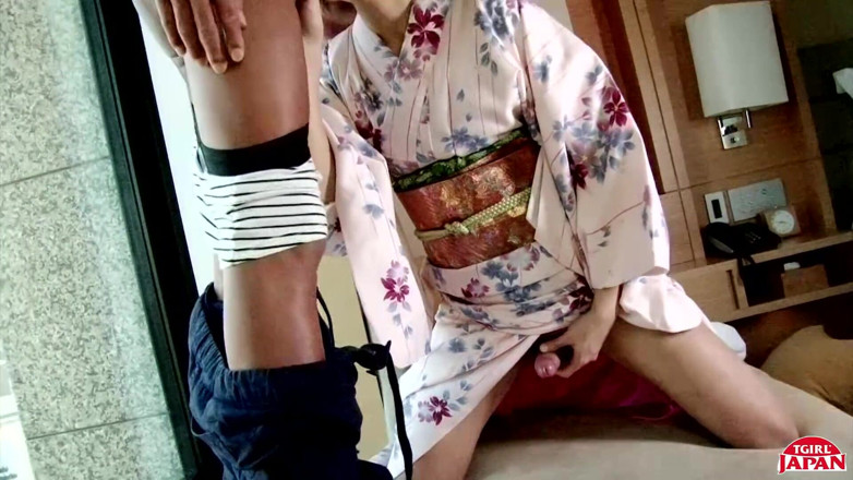 Tgirl Japan: TS Komachi Hanamikoji knullas i röpan