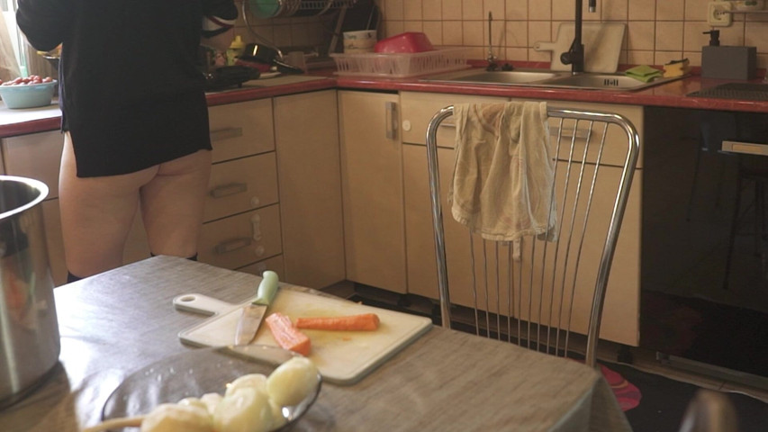 Naughty Wife Nude in the Kitchen (Gya studio)