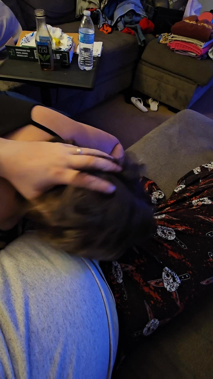 Funhousewife69: Netflix e suck quasi beccati a succhiargli il cazzo sul...