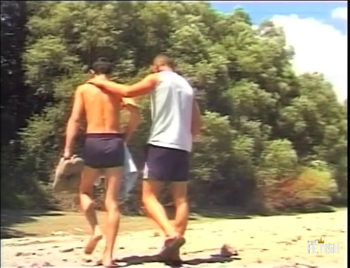 Gay Diaries: Brunetka gay saje velkého ptáka, než mu ošuká zadek venku