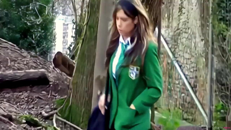 College Uniform: サマンサ・バクストンをフィーチャーした授業に遅刻