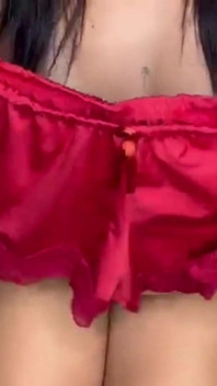 パンチされたショートパンチド 大きな欲求不満の尻