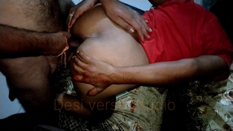 Desi Sex Slave: Desi India dikongkek dubur gaya doggy