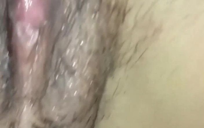 Indiancouple659: Sheila fingert sich in ihre beiden löcher ...