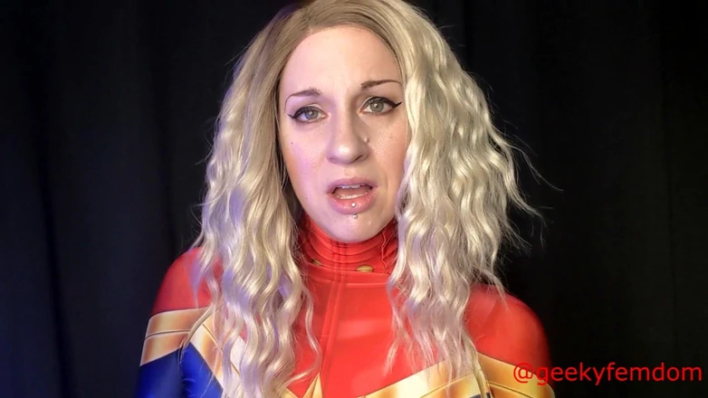 Geeky Femdom: キャプテン・マーベルがバッキーを性的に支配する