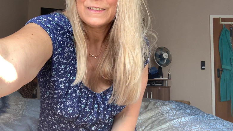 SweetSusi: Susiin nadržený špinavý projev k orgasmu