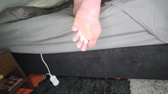 domslutfucker: गोल-मटोल वेश्या अपनी बालों वाली गांड और लंबी अंगुलियों को फैलाती है