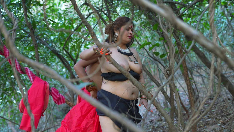 JAYESH GUPTA: 神秘和女性奉献者