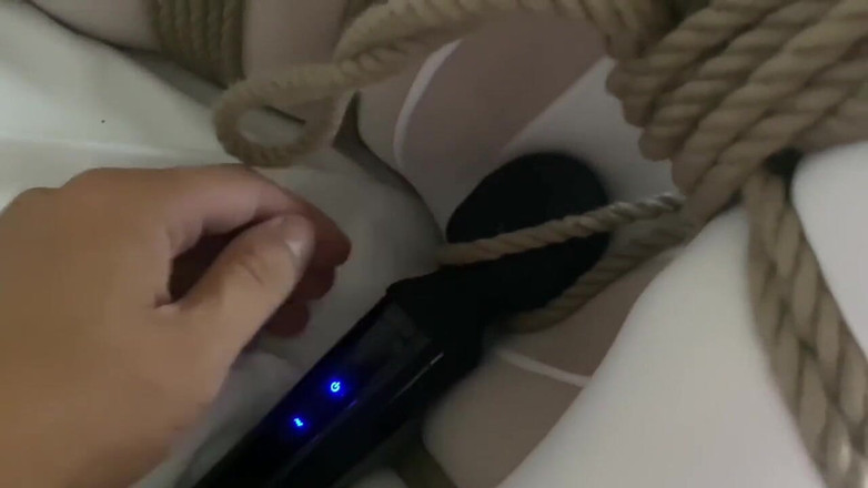 OrangeXXOO: Prova känslan av tre vibratorer som arbetar tillsammans