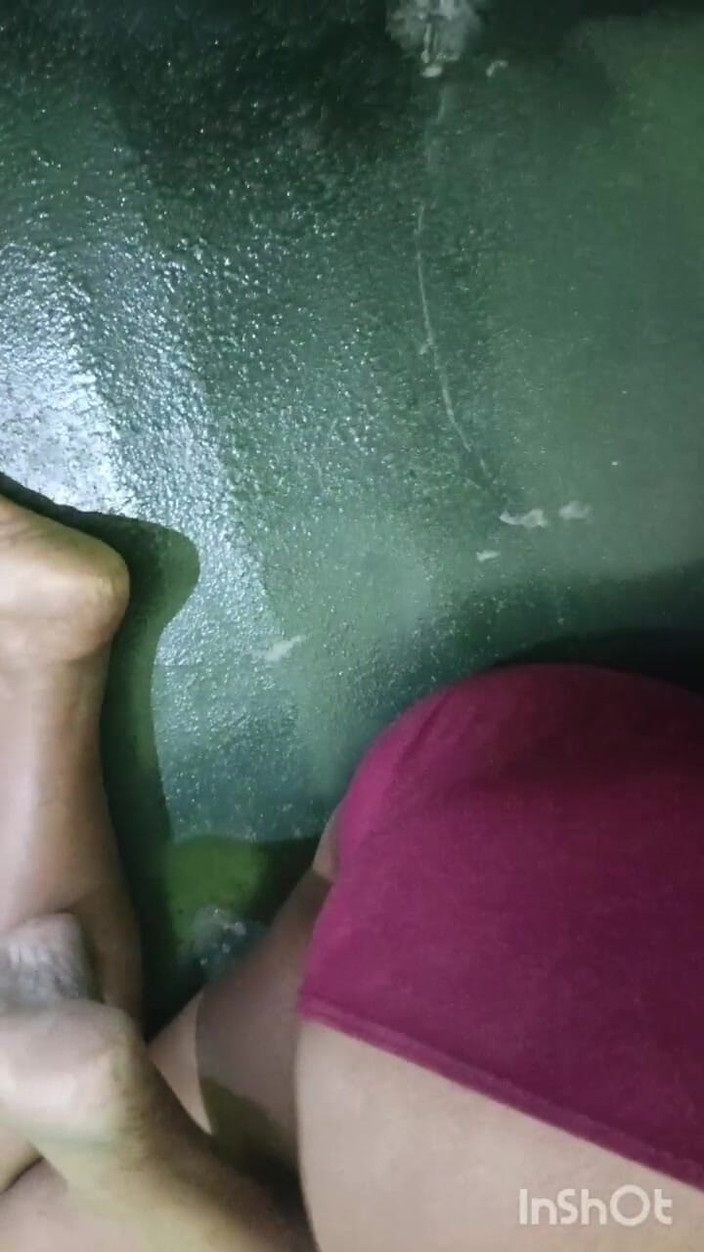 Hotmahi: Hotmahi romantická scéna