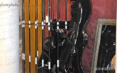 Alex Latex: Pegging v žaláři, část 1 - Alex Latex