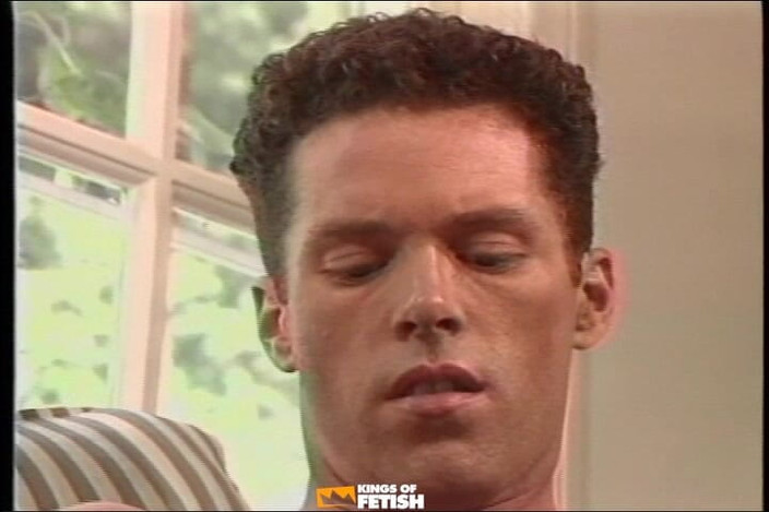 Gay Diaries: Ragazzo arrapato si masturba prima di succhiare il suo partner...